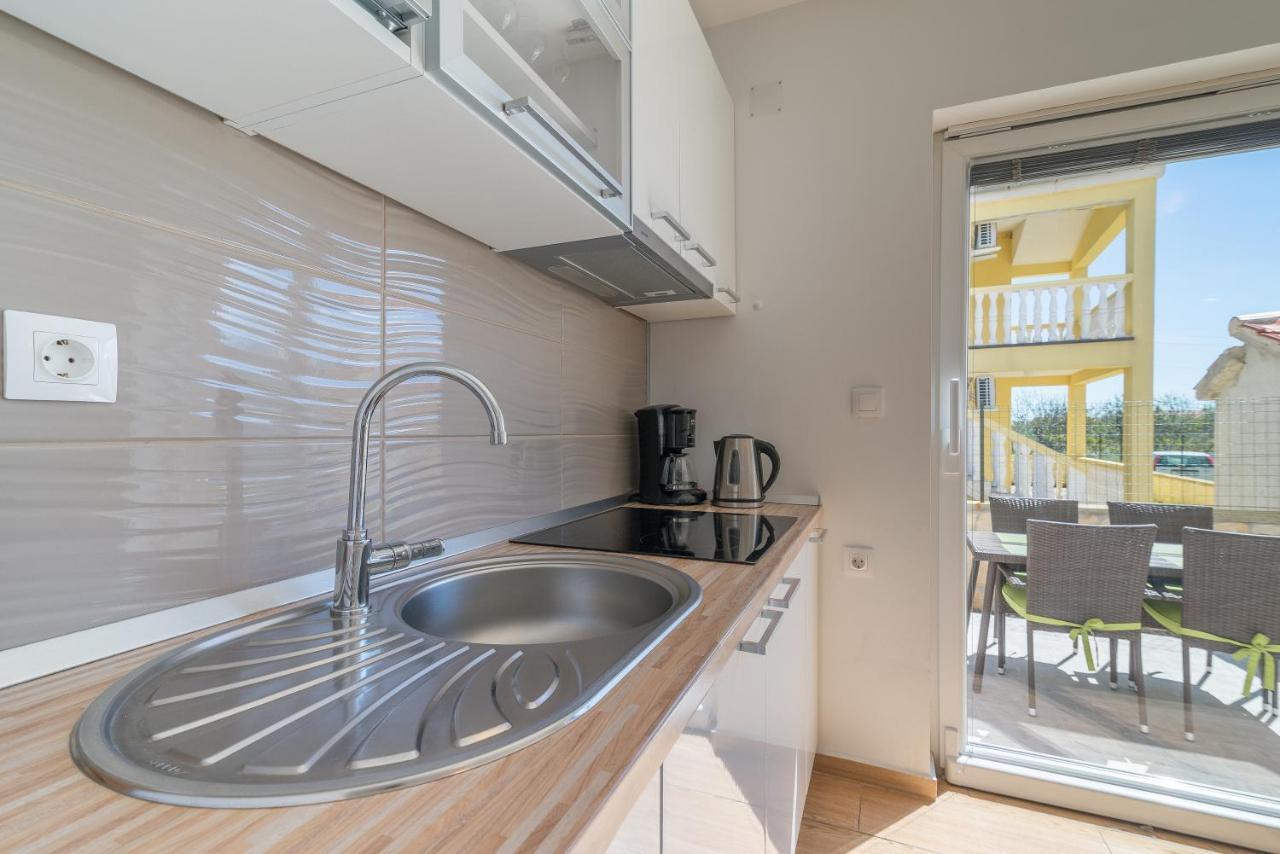 Apartments Enona Nin Eksteriør bilde