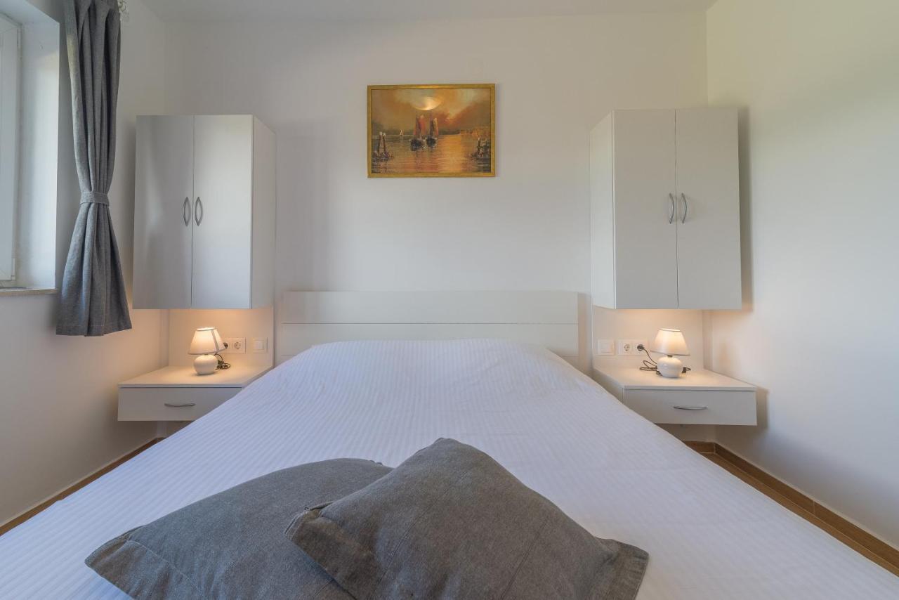 Apartments Enona Nin Eksteriør bilde